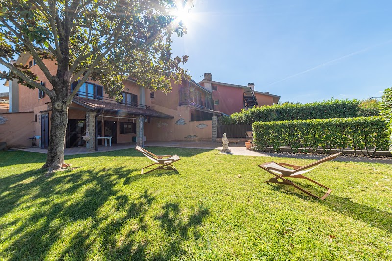 B&B La Luna sul Lago in Bracciano, Italy