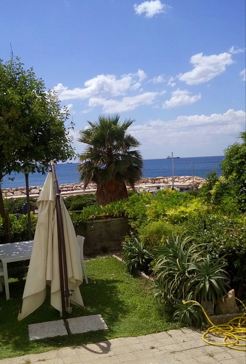 B&B Maison De Revel in Civitavecchia, Italy