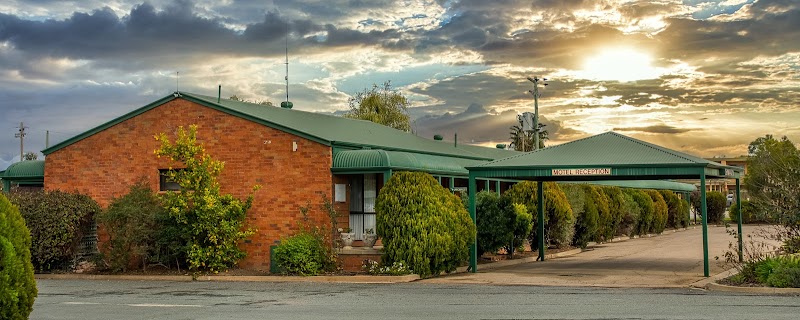 Deniliquin Country Club Motor Inn in Deniliquin, Australia