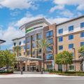 Holiday Inn Express & Suites Anaheim Resort Area