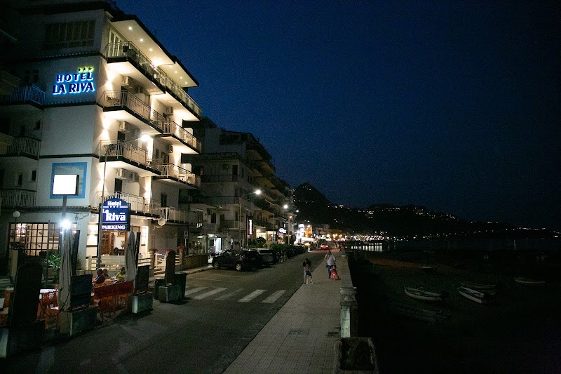 Hotel La Riva in Giardini, Italy
