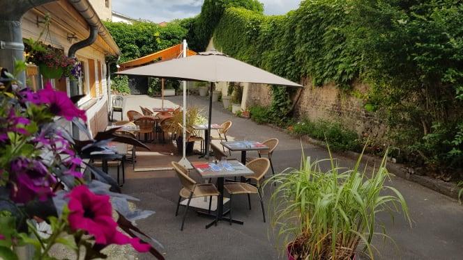 Hotel Les Commercants in Clermont, France