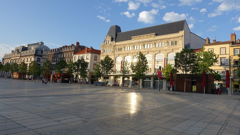 Kyriad Clermont-Ferrand Centre in Clermont, France