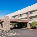 Quality Inn & Suites Warren – Detroit