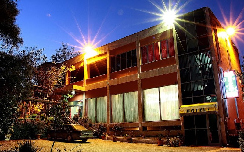 Restorant Hotel Luli in Lushnje, Albania