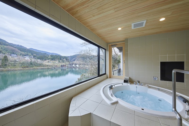 River Retreat Garaku in Toyama, Japan