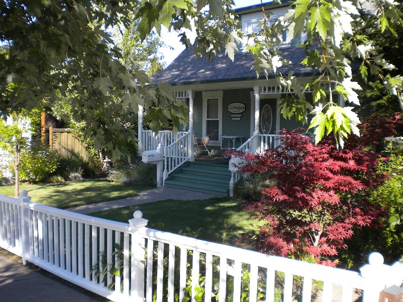 Second Street Cottages in Ashland, United States