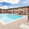 Super 8 by Wyndham Beaumont