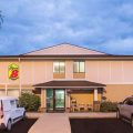 Super 8 by Wyndham Beaver Dam