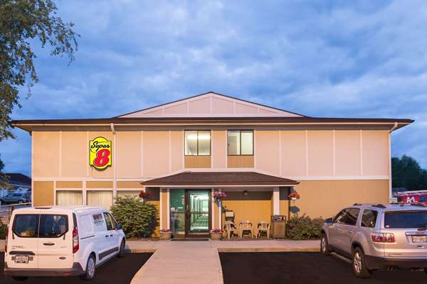Super 8 by Wyndham Beaver Dam in Beaver Dam, United States