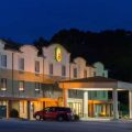Super 8 by Wyndham Beaver Falls I-76 PA Turnpike