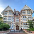 Yarrow Hotel