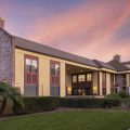 Best Western Plus Raffles Inn & Suites