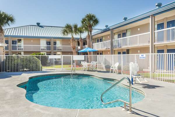 Days Inn by Wyndham Adel-South Georgia-Motorsports Park in Adel, Georgia, United States