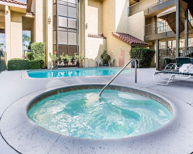 Rodeway Inn & Suites Bakersfield in Bakersfield, California, United States