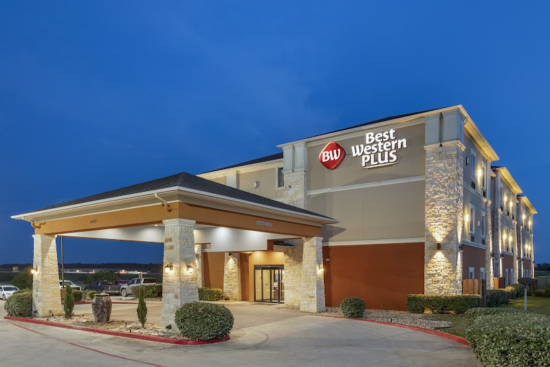 Best Western Plus Longhorn Inn & Suites in Luling, Texas, United States