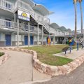 Blue Wave Inn