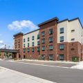 Cobblestone Hotel & Suites – De Pere