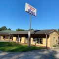 Colonial Manor Motel