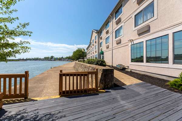 Comfort Inn River's Edge in Huron, Ohio, United States