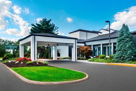 Courtyard by Marriott Newark Liberty International Airport in Newark, New Jersey, United States