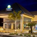 Days Inn & Suites by Wyndham Davenport