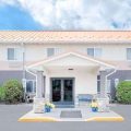 Days Inn & Suites by Wyndham Fargo