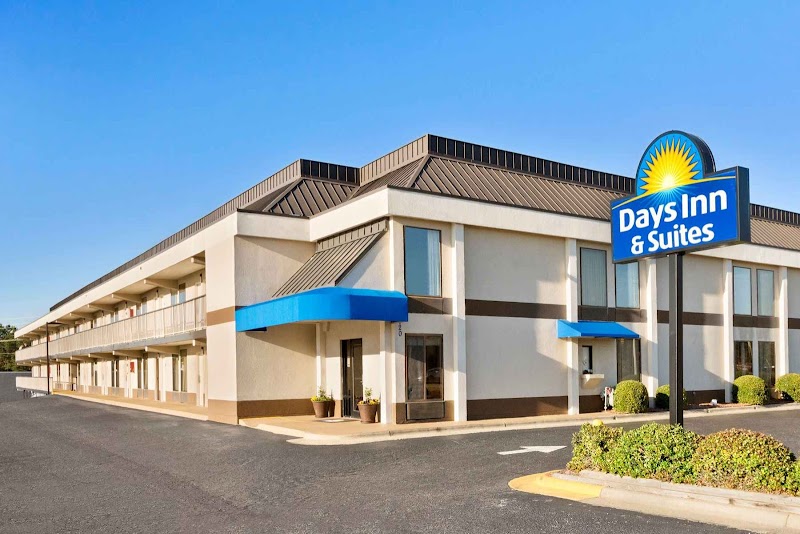 Days Inn & Suites by Wyndham Fayetteville NW Ft Bragg in Fayetteville, North Carolina, United States