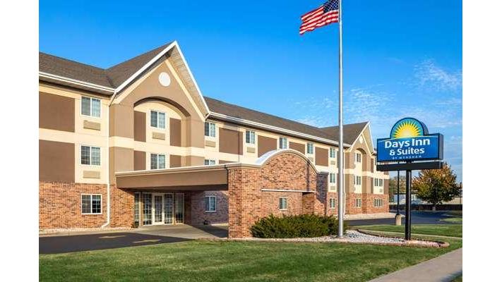 Days Inn & Suites by Wyndham Green Bay WI in Green Bay, Wisconsin, United States