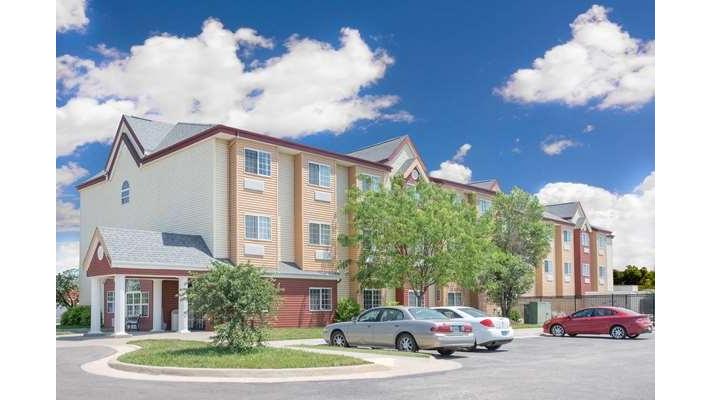 Days Inn & Suites by Wyndham Hutchinson in Hutchinson, Kansas, United States