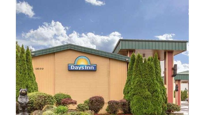 Days Inn by Wyndham Black Bear in Salem, Oregon, United States