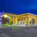 Days Inn by Wyndham Great Lakes N. Chicago