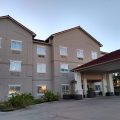 Deluxe 6 Inn & Suites