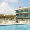 Dunes Manor Hotel, Court & Suites