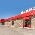 Econo Lodge Inn & Suites