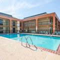 Econo Lodge Inn & Suites
