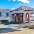 Econo Lodge Inn & Suites