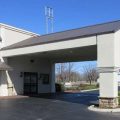 Econo Lodge Inn & Suites