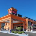 Econo Lodge Inn & Suites