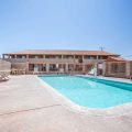 Econo Lodge Inn & Suites