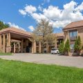 Econo Lodge Inn & Suites