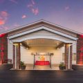 Econo Lodge Inn & Suites