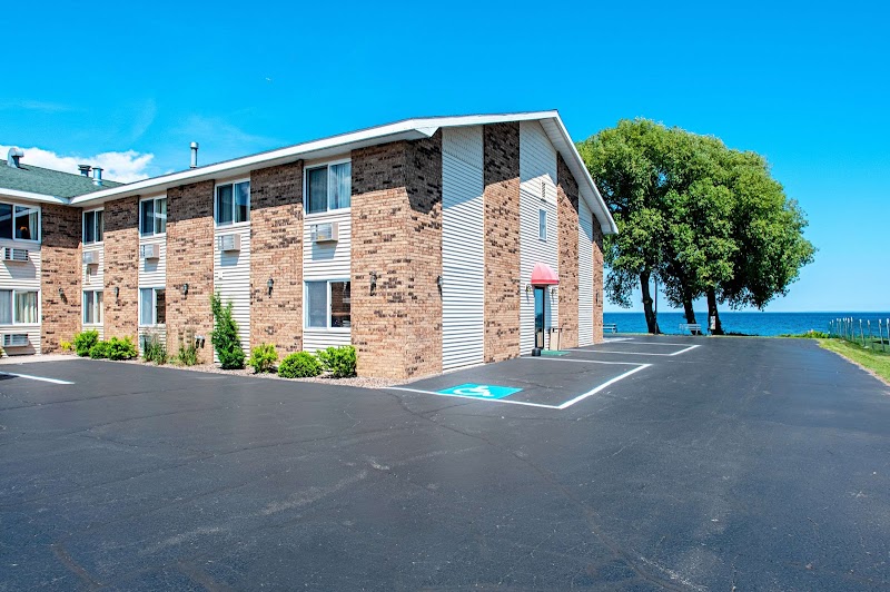 Econo Lodge on the Bay in Menominee, Michigan, United States