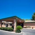 Edgewater Inn & Suites