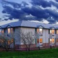 Hilltop Inn & Suites