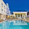 Holiday Inn Express Palestine