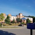 Holiday Inn Express & Suites Lansing-Leavenworth, an IHG Hotel