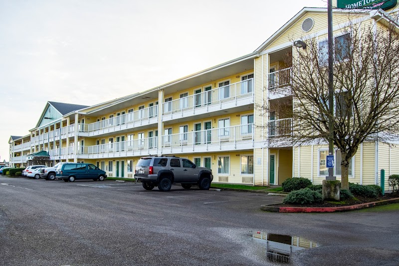 HomeTowne Studios by Red Roof Salem, OR in Salem, Oregon, United States