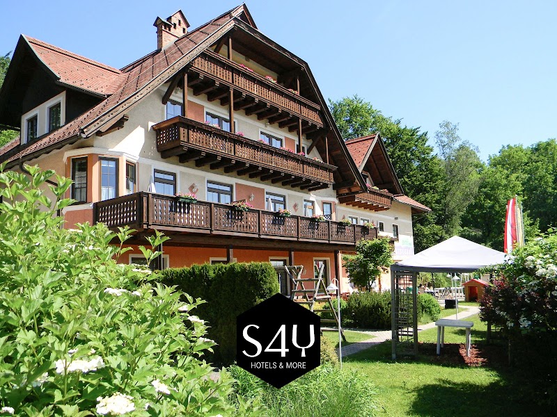 Hotel Kärntnerhof in Velden am Worthersee, Austria