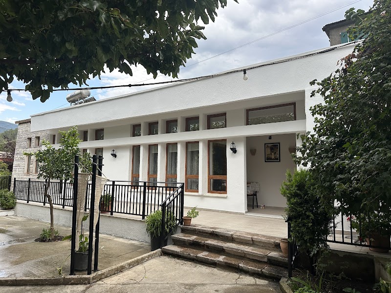 Hotel Rruga e Gjelber in Permet, Albania